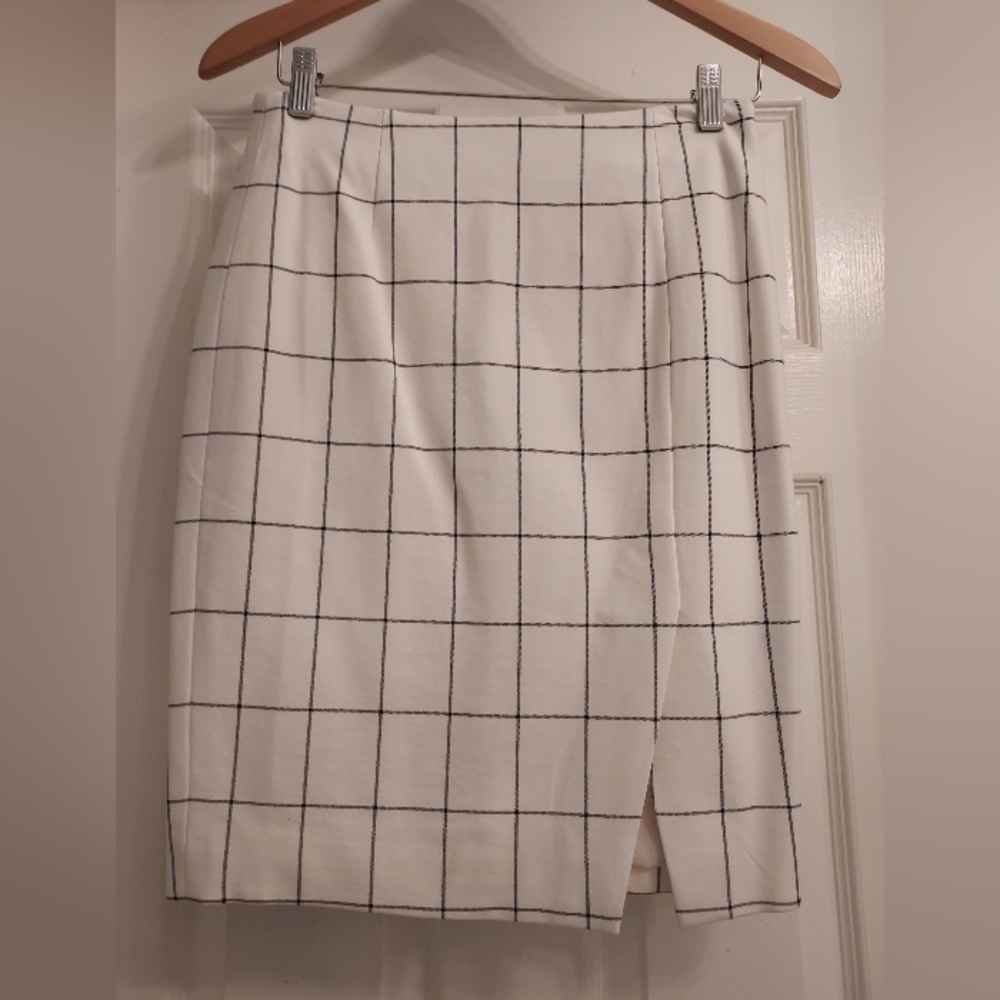 NWT Banana Republic Soft White and Black Windowpane Pencil Skirt, Size 0